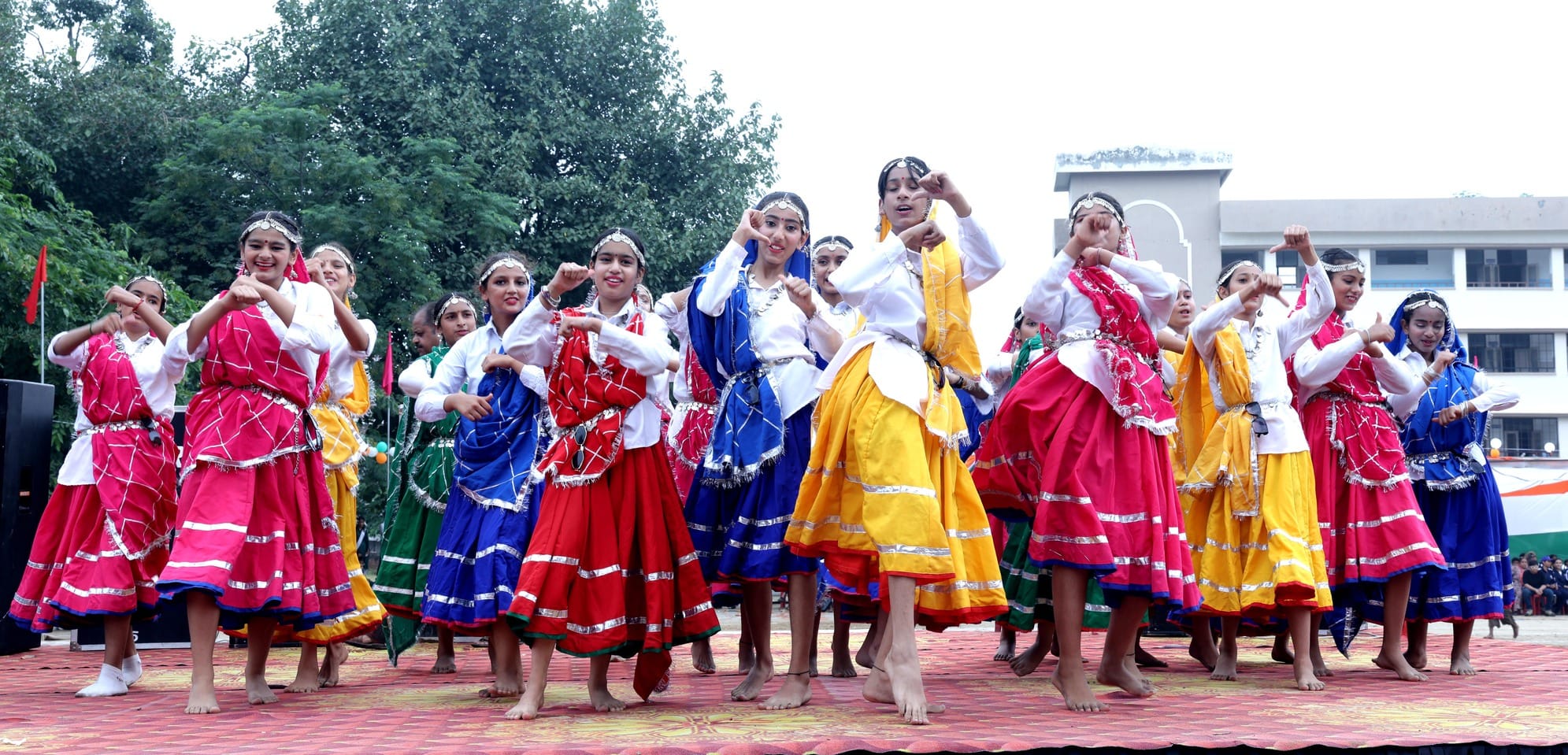 स्वतंत्रता दिवस के अवसर पर हाथों में तिरंगा लेकर देशभक्ति का संदेश देते हुए यूएस ग्लोबल स्कूल स स्वतंत्रता दिवस के अवसर पर हाथों में तिरंगा लेकर देशभक्ति का संदेश देते हुए यूएस ग्लोबल स्कूल स