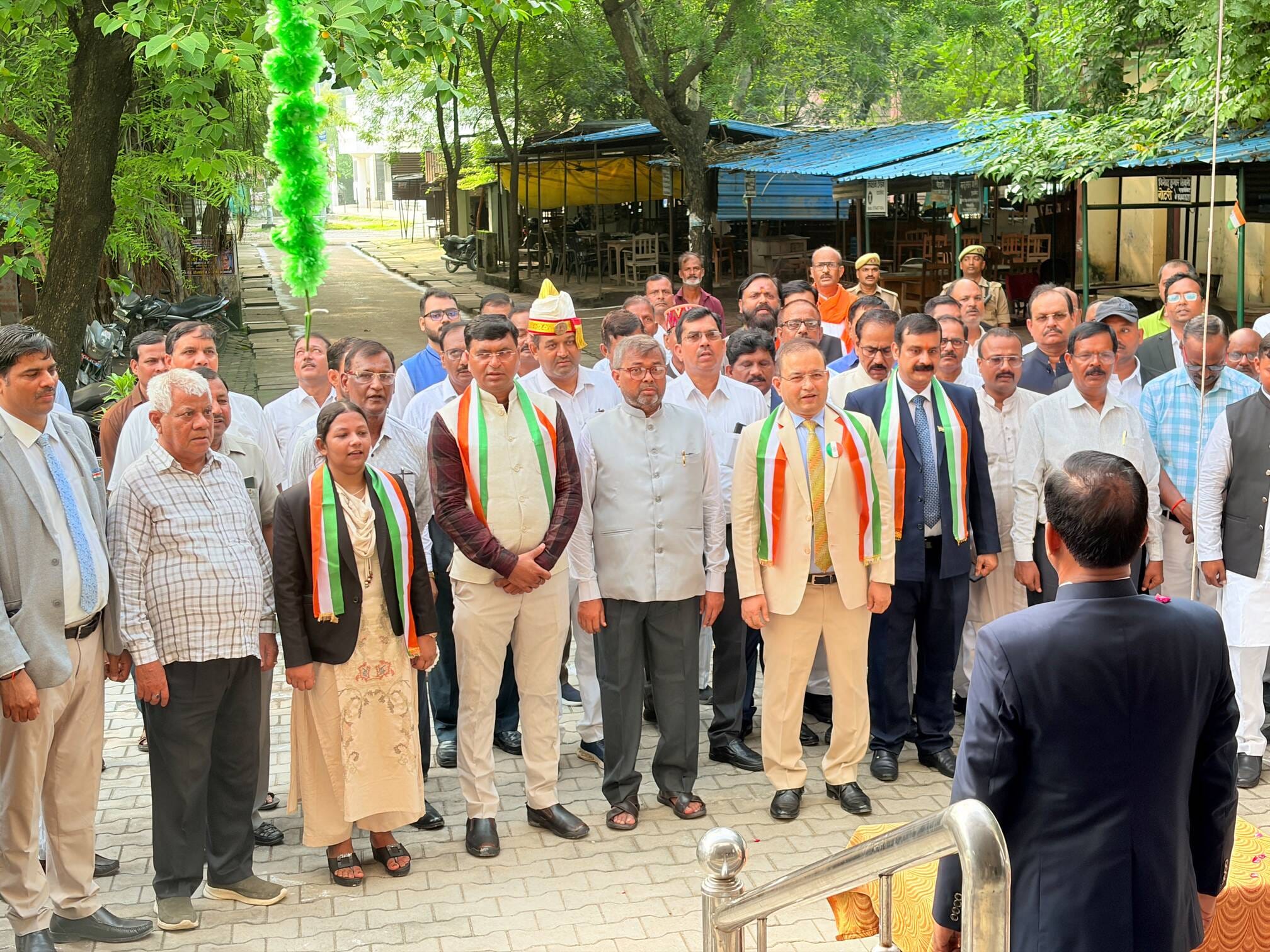 स्वतंत्रता दिवस पर नगर स्थित चन्द्रा इंटरनेशनल स्कूल में कार्यक्रम प्रस्तुत करतीं छात्राएं।स्र स्वतंत्रता दिवस पर नगर स्थित चन्द्रा इंटरनेशनल स्कूल में कार्यक्रम प्रस्तुत करतीं छात्राएं।स्र