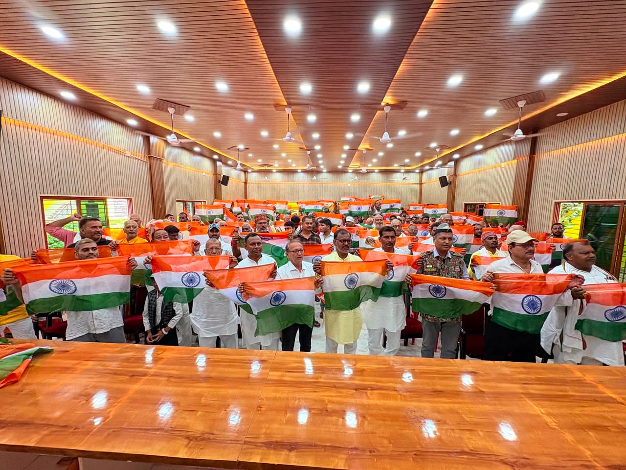 स्वतंत्रता दिवस पर ऑडिटोरियम हॉल सांस्कृतिक कार्यक्रम प्रस्तुत करतीं छात्राएं। संवाद स्वतंत्रता दिवस पर ऑडिटोरियम हॉल सांस्कृतिक कार्यक्रम प्रस्तुत करतीं छात्राएं। संवाद