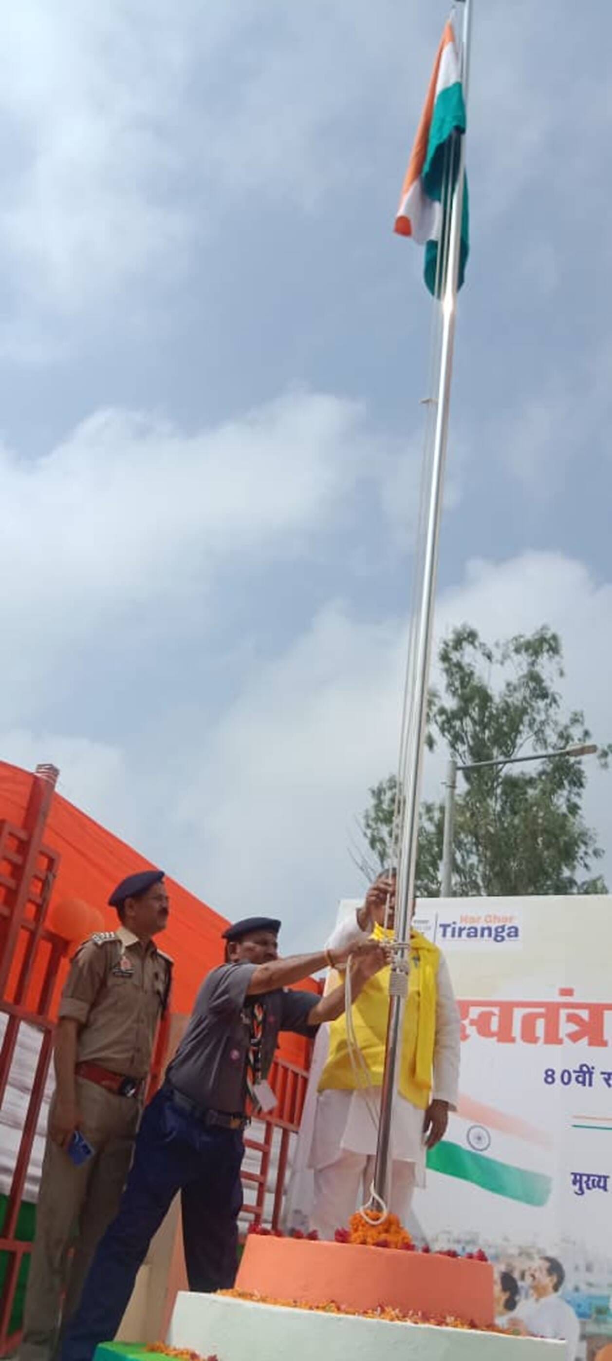 स्वतंत्रता दिवस पर ऑडिटोरियम हॉल सांस्कृतिक कार्यक्रम प्रस्तुत करतीं छात्राएं। संवाद स्वतंत्रता दिवस पर ऑडिटोरियम हॉल सांस्कृतिक कार्यक्रम प्रस्तुत करतीं छात्राएं। संवाद