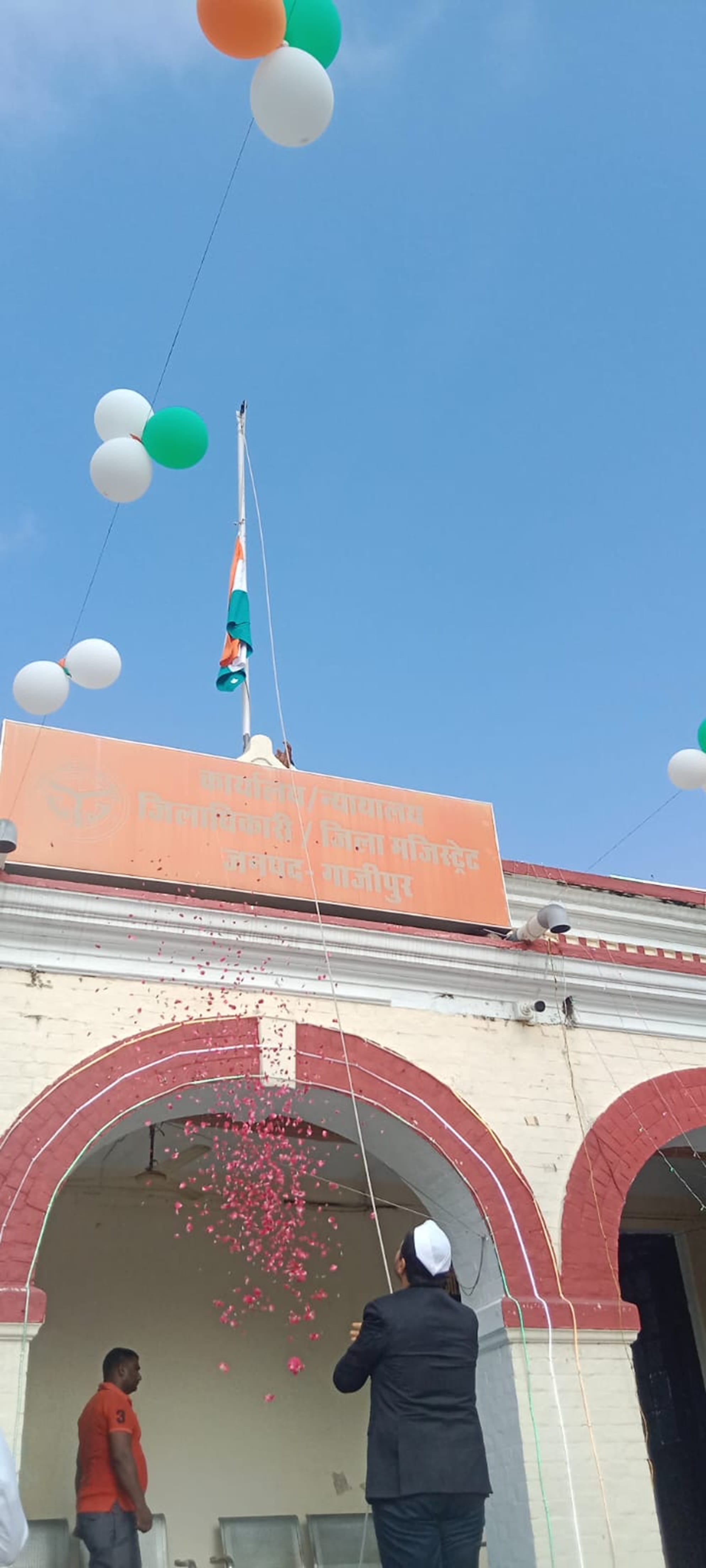 स्वतंत्रता दिवस पर ऑडिटोरियम हॉल सांस्कृतिक कार्यक्रम प्रस्तुत करतीं छात्राएं। संवाद स्वतंत्रता दिवस पर ऑडिटोरियम हॉल सांस्कृतिक कार्यक्रम प्रस्तुत करतीं छात्राएं। संवाद