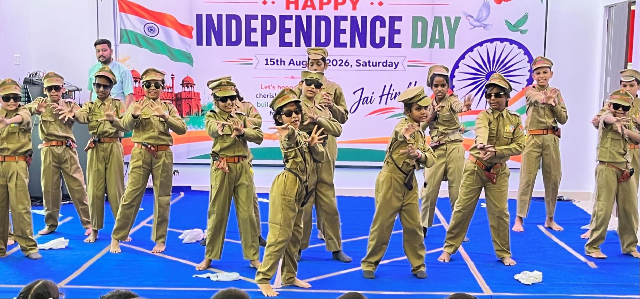 स्वतंत्रता दिवस पर सनबीम स्कूल में कार्यक्रम प्रस्तुत करतीं छात्राएयं।स्रोत- स्वयं स्वतंत्रता दिवस पर सनबीम स्कूल में कार्यक्रम प्रस्तुत करतीं छात्राएयं।स्रोत- स्वयं