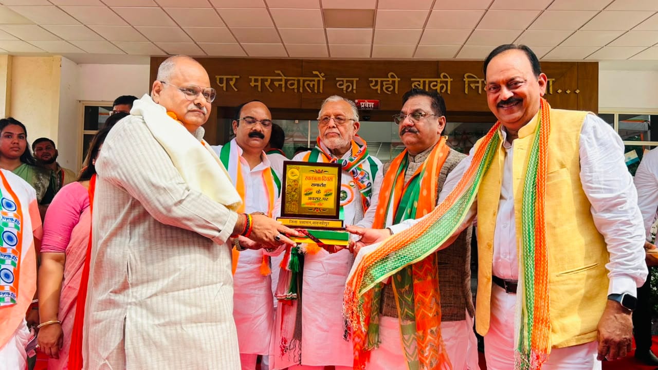 स्वतंत्रता दिवस पर शहीद संग्रहालय में सांस्कृतिक कार्यक्रम पेश करतीं छात्राएं। संवाद स्वतंत्रता दिवस पर शहीद संग्रहालय में सांस्कृतिक कार्यक्रम पेश करतीं छात्राएं। संवाद