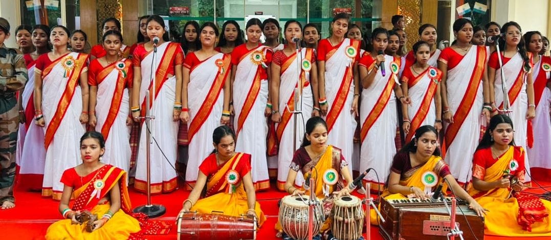 स्वतंत्रता दिवस पर शहीद संग्रहालय में सांस्कृतिक कार्यक्रम पेश करतीं छात्राएं। संवाद स्वतंत्रता दिवस पर शहीद संग्रहालय में सांस्कृतिक कार्यक्रम पेश करतीं छात्राएं। संवाद