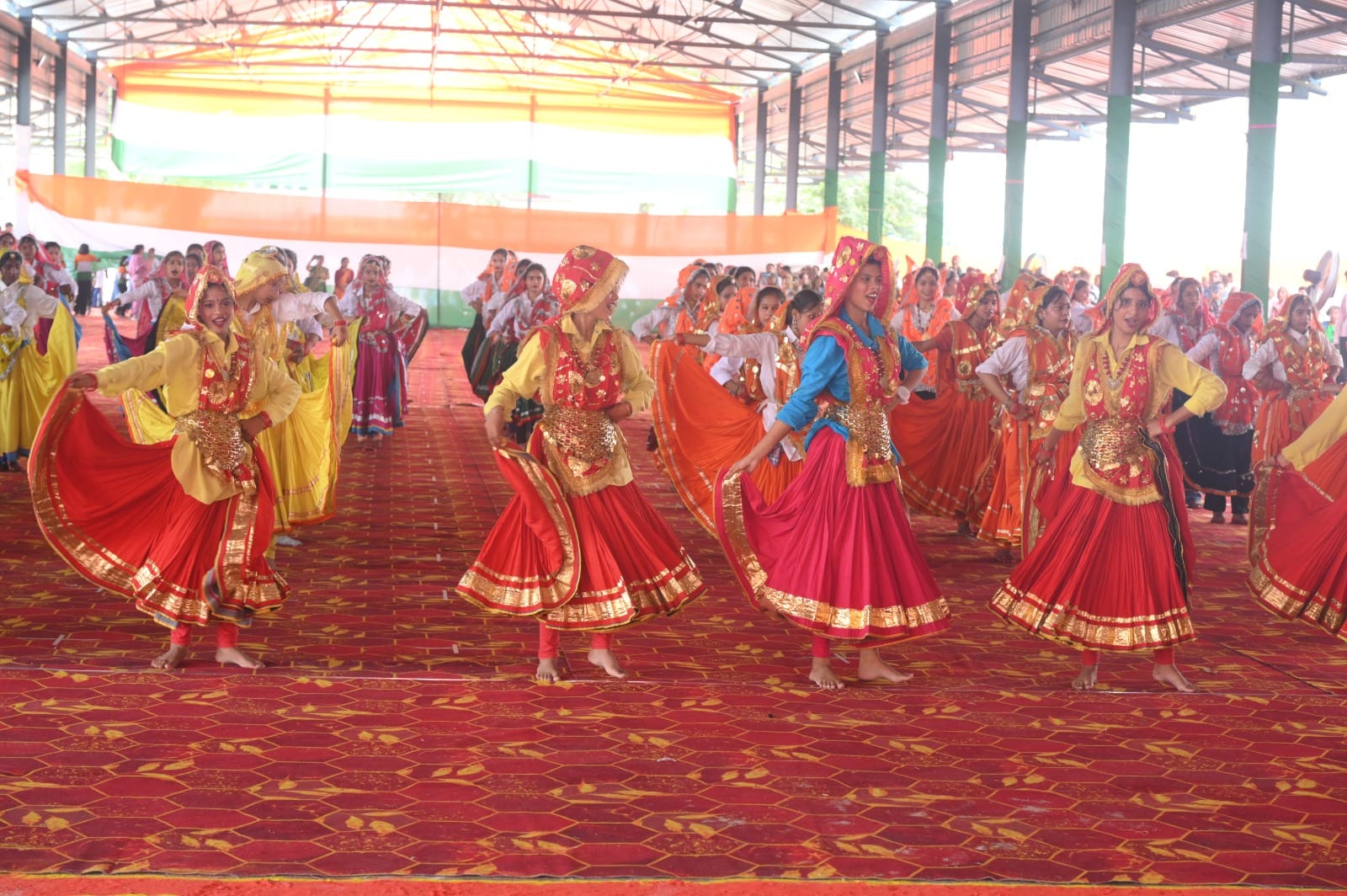 तिरंगा झंडा फहराने के बाद सलामी लेते हरियाणा के खाद्य, नागरिक आपूर्ति एवं उपभोक्ता मामले मंत्री तिरंगा झंडा फहराने के बाद सलामी लेते हरियाणा के खाद्य, नागरिक आपूर्ति एवं उपभोक्ता मामले मंत्री