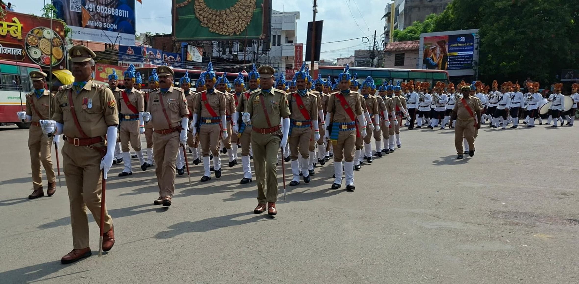 देशभक्ति की बही बयार, शान से लहराया तिरंगा