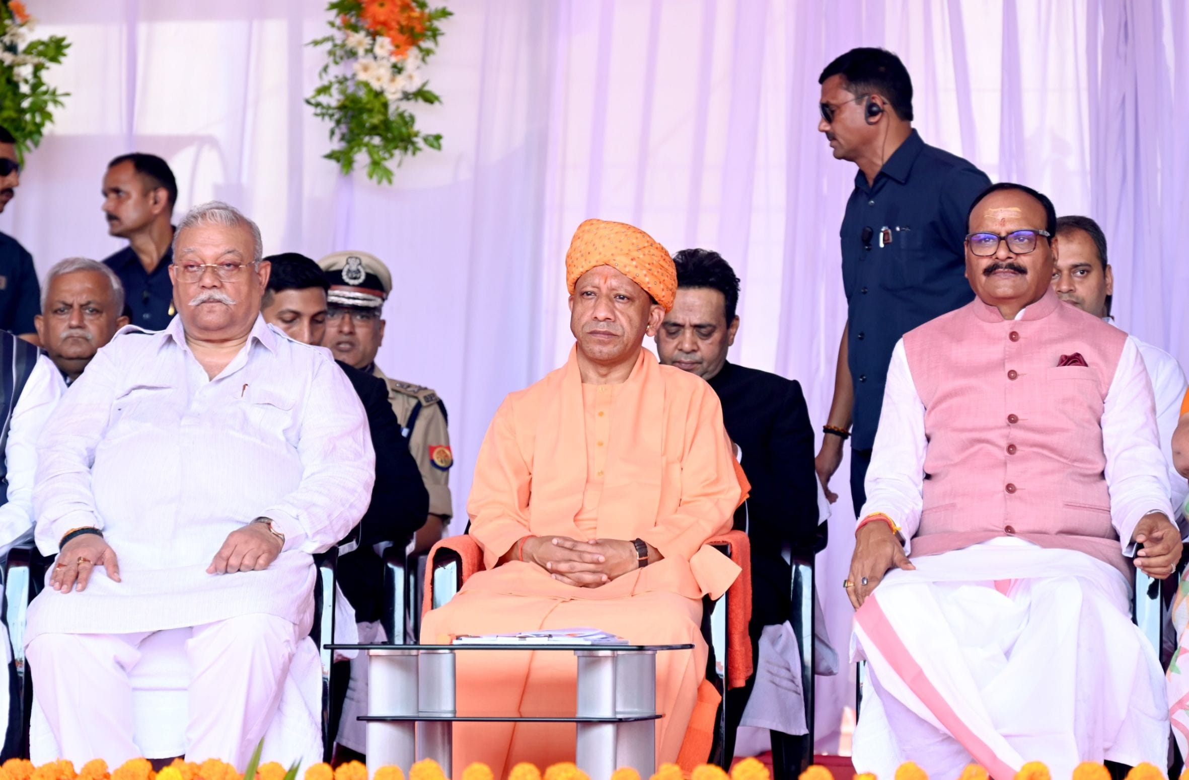 देशभक्ति की बही बयार, शान से लहराया तिरंगा