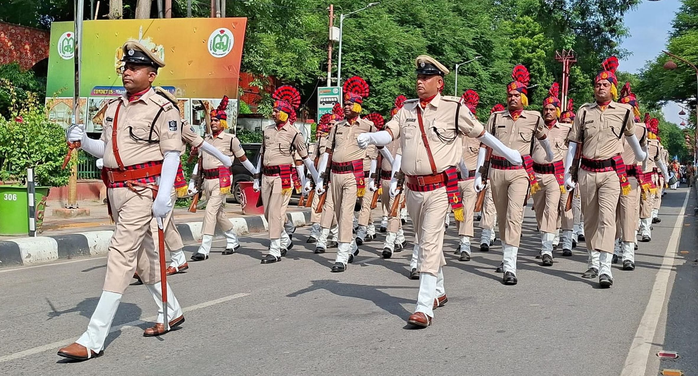 देशभक्ति की बही बयार, शान से लहराया तिरंगा