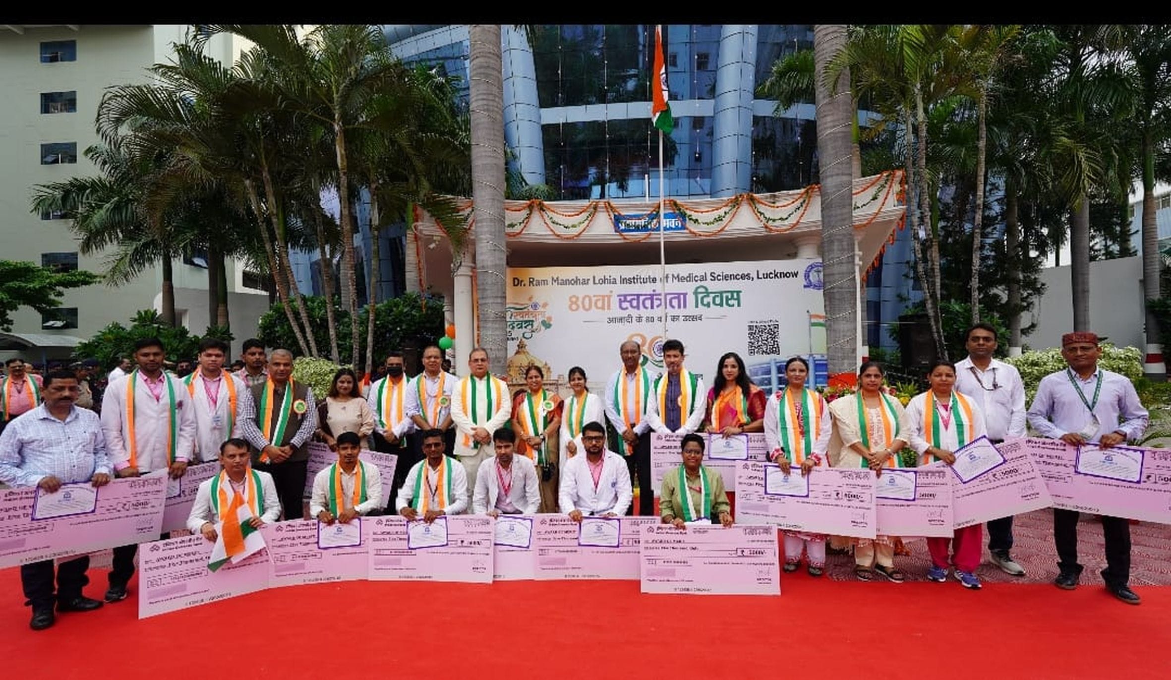 देशभक्ति की बही बयार, शान से लहराया तिरंगा