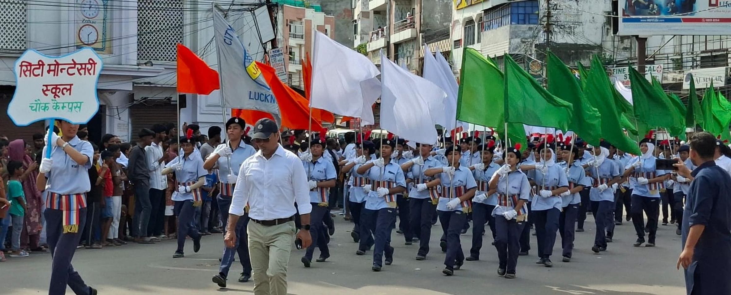 देशभक्ति की बही बयार, शान से लहराया तिरंगा
