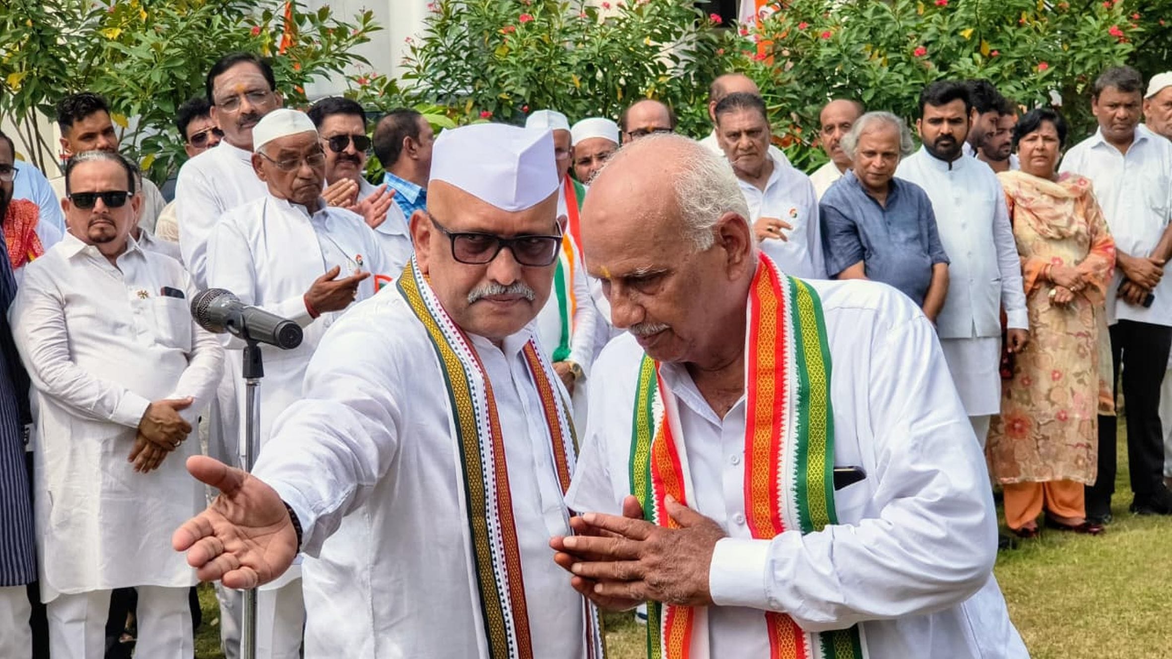 देशभक्ति की बही बयार, शान से लहराया तिरंगा
