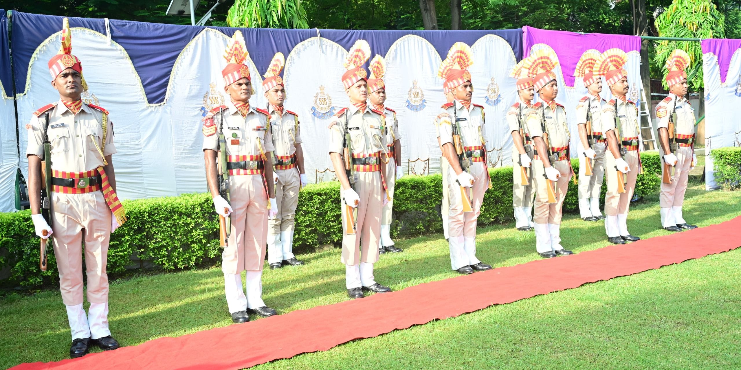 देशभक्ति की बही बयार, शान से लहराया तिरंगा