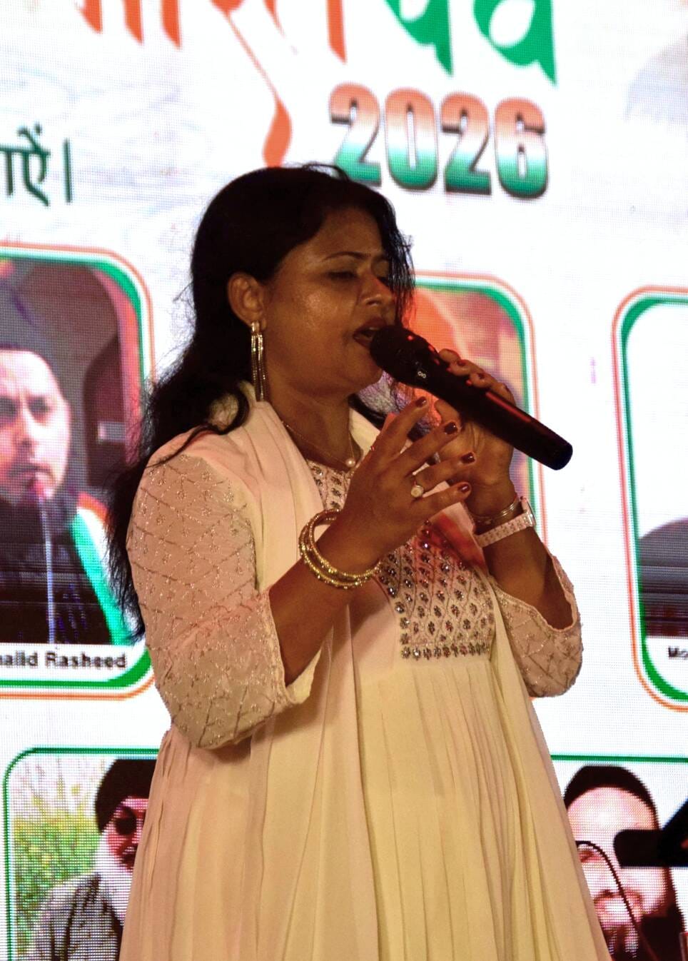 देशभक्ति की बही बयार, शान से लहराया तिरंगा
