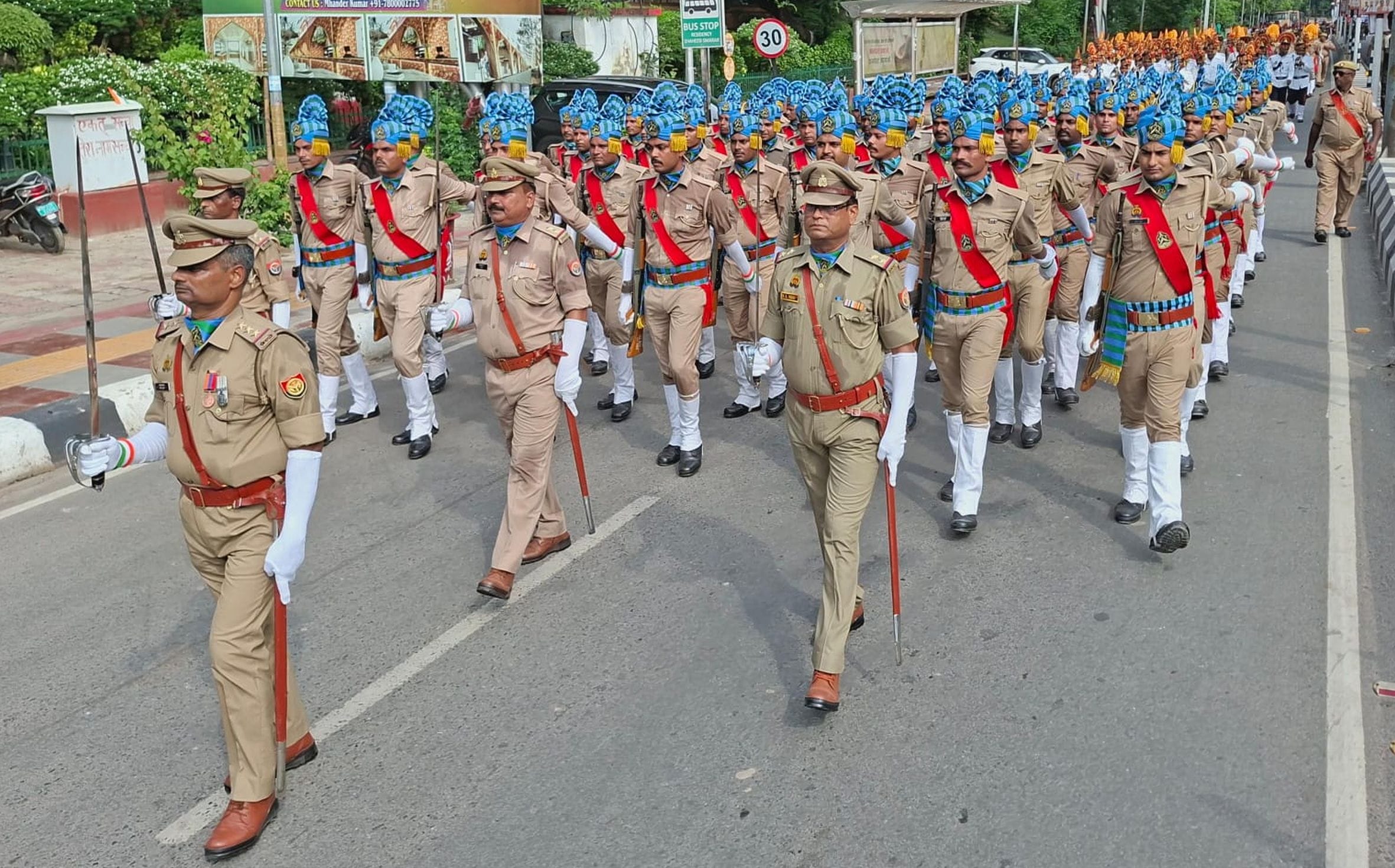देशभक्ति की बही बयार, शान से लहराया तिरंगा