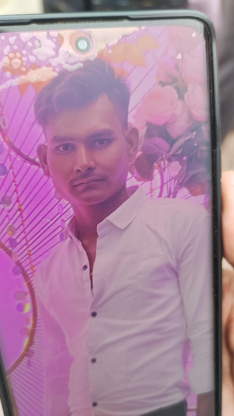 फोटो-15 पांचाल घाट पर गंगा में डूबे लोगों को तलाश करते एनडीआरएफ के जवान। संवाद