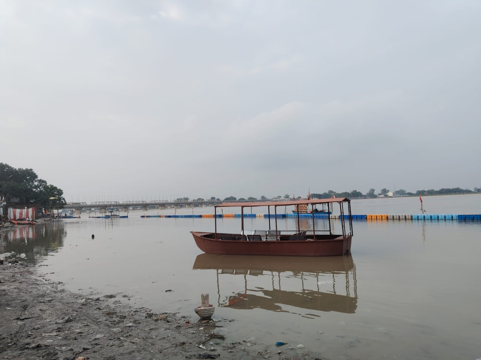 फोटो 28- लहरा क्षेत्र में फैल रहा गंगा का पानी। स्रोत संवाद फोटो 28- लहरा क्षेत्र में फैल रहा गंगा का पानी। स्रोत संवाद