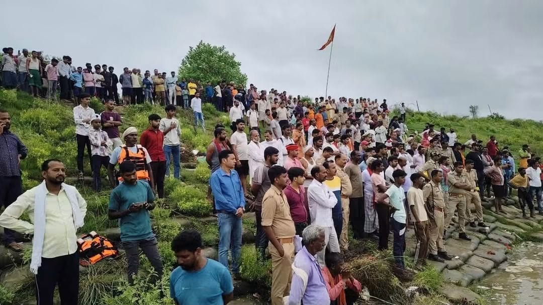 गंगा में डूबे गुलशन कुशवाहा की फाइल फोटो। स्रोत- परिजन गंगा में डूबे गुलशन कुशवाहा की फाइल फोटो। स्रोत- परिजन