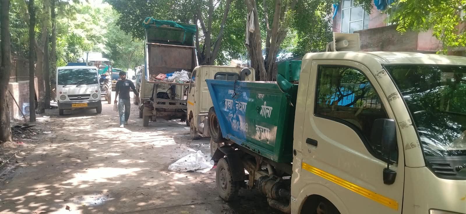 कुरुक्षेत्र। नप कार्यालय के मुख्य गेट के पास ही पड़ा कचरे का ढेर। संवाद कुरुक्षेत्र। नप कार्यालय के मुख्य गेट के पास ही पड़ा कचरे का ढेर। संवाद