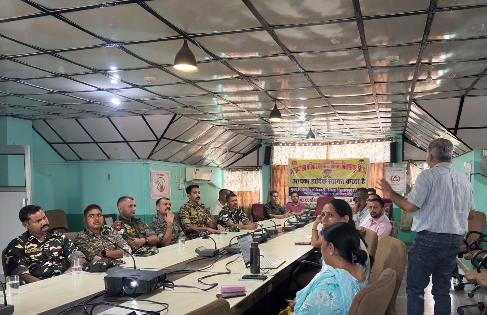 क्षेत्रीय अस्पताल बिलासपुर में आयोजित मॉक ड्रिल में अभ्यास करते सुरक्षाकर्मी। स्रोत: डीपीआरओ क्षेत्रीय अस्पताल बिलासपुर में आयोजित मॉक ड्रिल में अभ्यास करते सुरक्षाकर्मी। स्रोत: डीपीआरओ