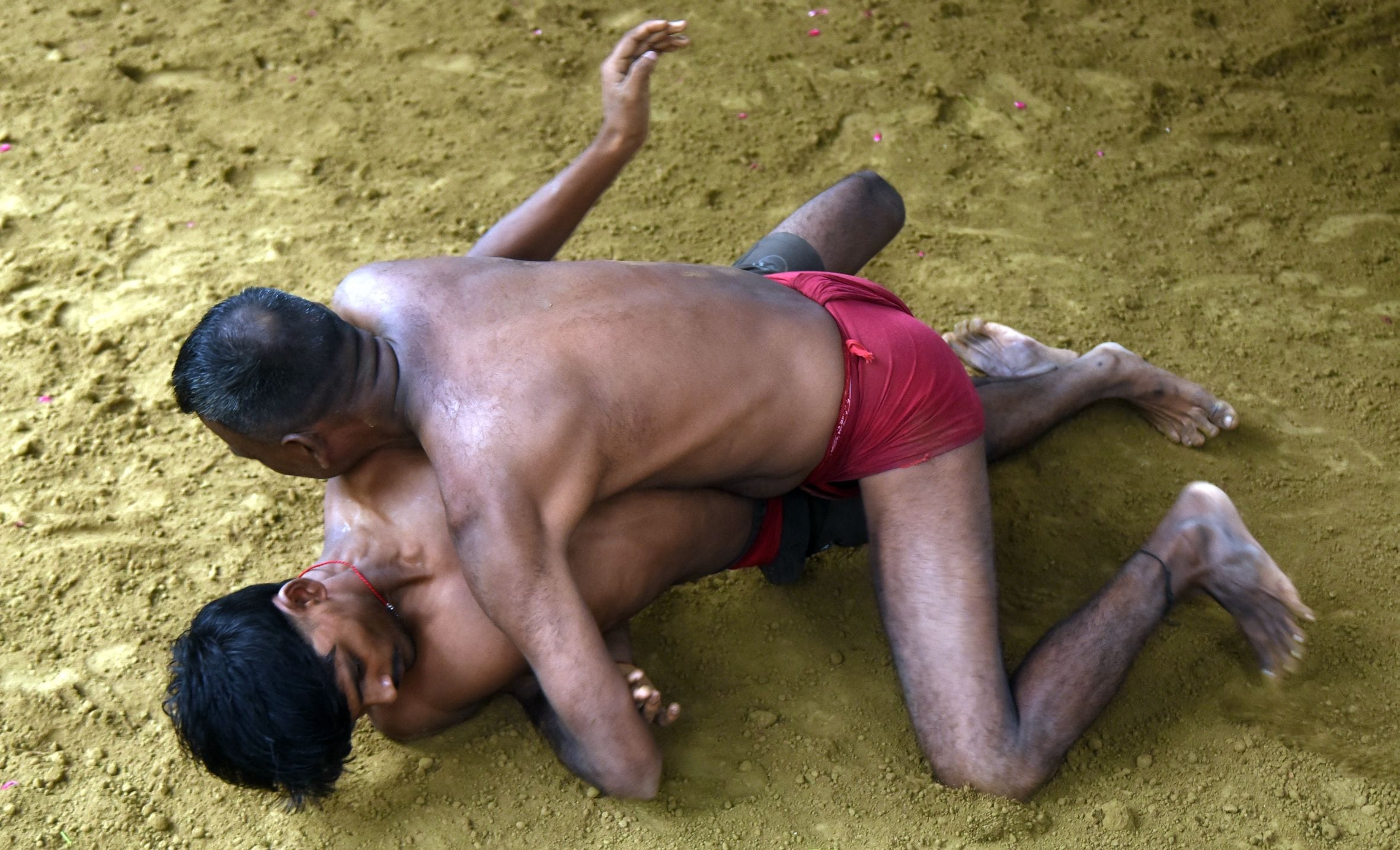नाग पंचमी पर फिर दिखे कुश्ती के पारंपरिक रंग नाग पंचमी पर फिर दिखे कुश्ती के पारंपरिक रंग