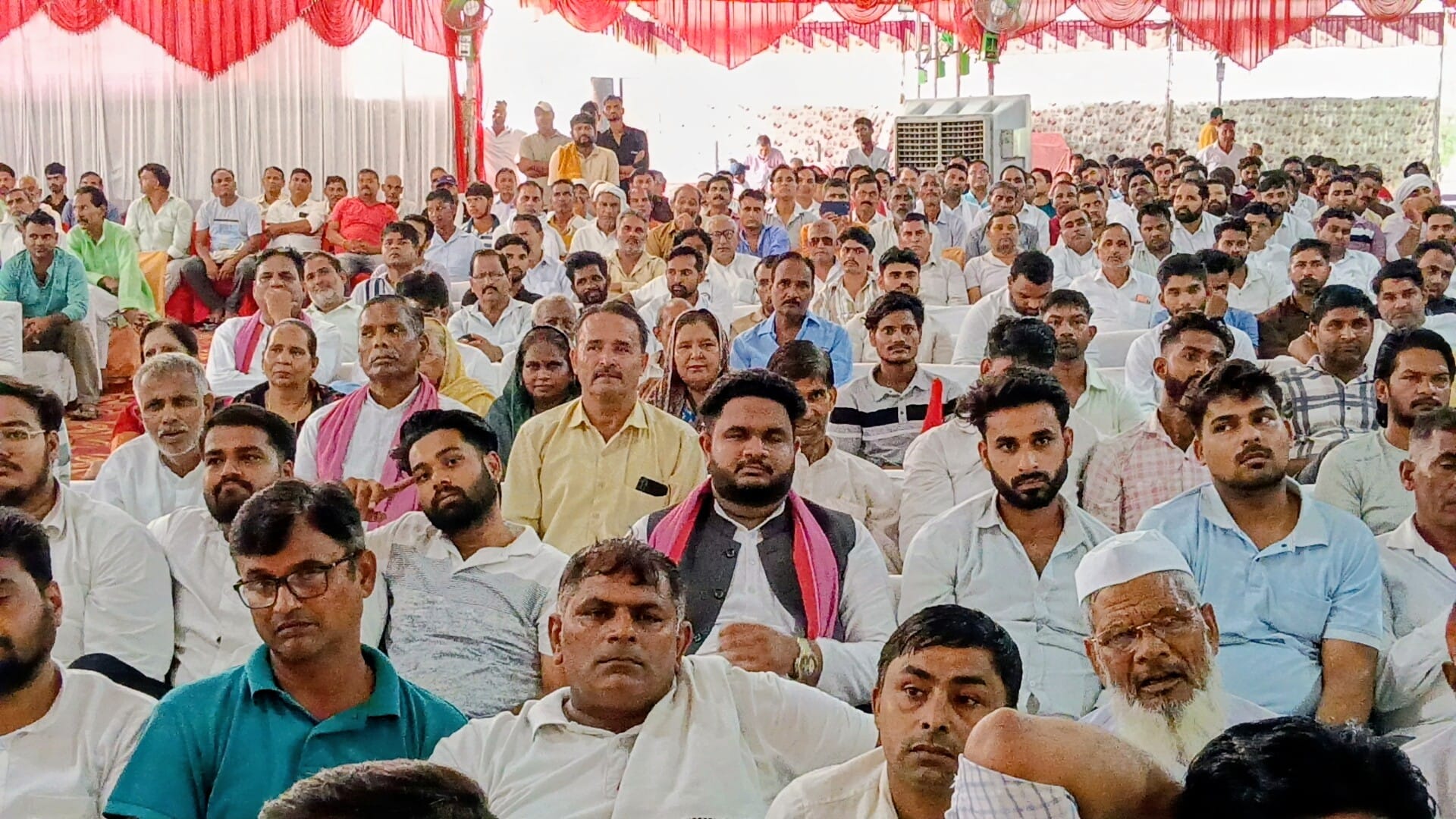 पूर्व मंत्री प्रभुदयाल वाल्मीकि के आवास पर सपा प्रदेश अध्यक्ष श्यामलाल पाल को प्रभुदयाल वाल्मी पूर्व मंत्री प्रभुदयाल वाल्मीकि के आवास पर सपा प्रदेश अध्यक्ष श्यामलाल पाल को प्रभुदयाल वाल्मी