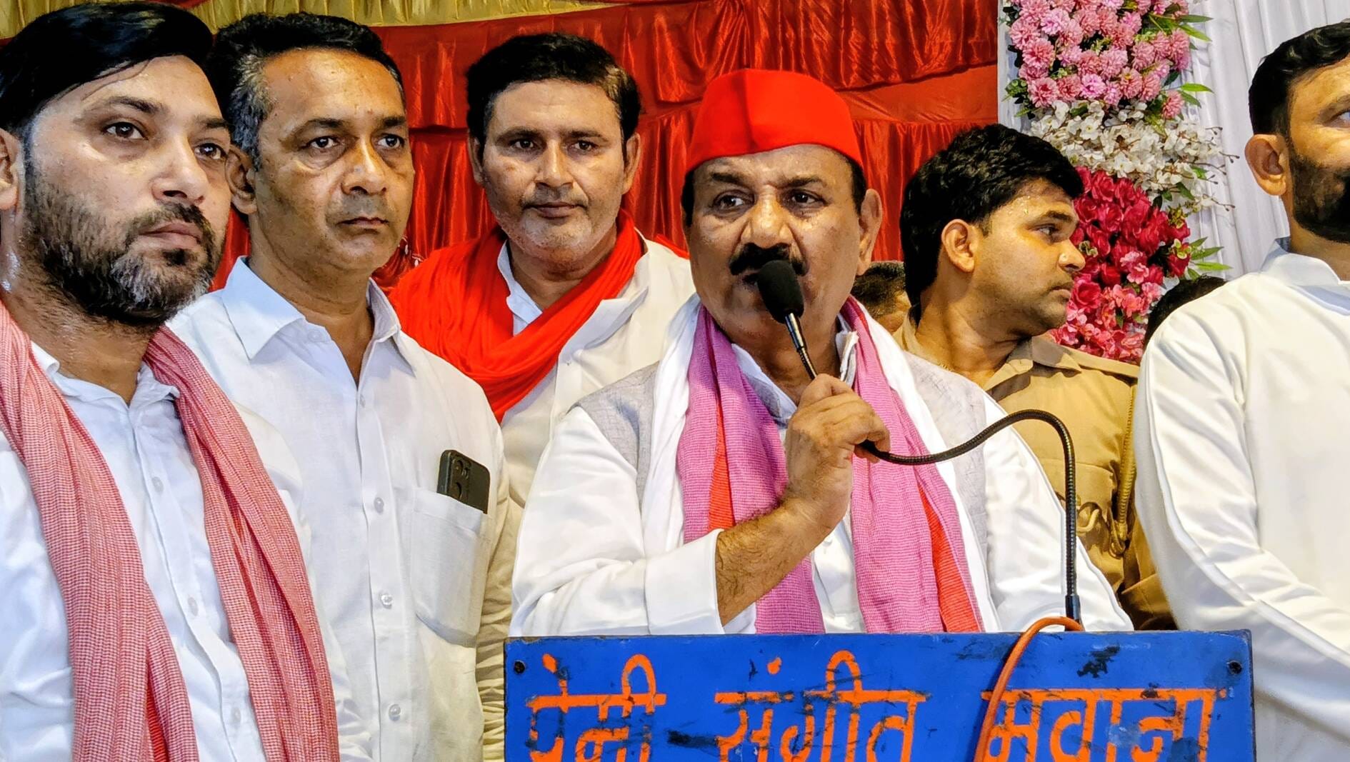 पूर्व मंत्री प्रभुदयाल वाल्मीकि के आवास पर सपा प्रदेश अध्यक्ष श्यामलाल पाल को प्रभुदयाल वाल्मी पूर्व मंत्री प्रभुदयाल वाल्मीकि के आवास पर सपा प्रदेश अध्यक्ष श्यामलाल पाल को प्रभुदयाल वाल्मी