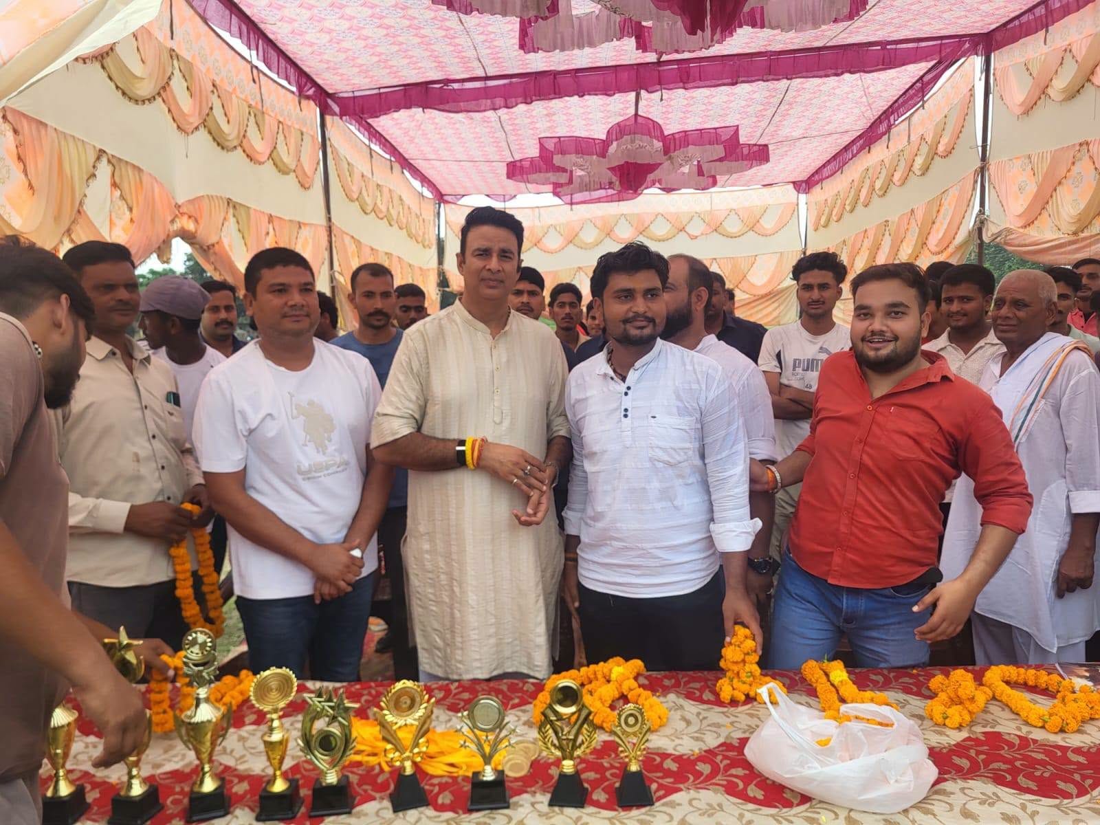 सरधना। भामौरी में कार्यक्रम में गोलीकांड में शहीद हुए पांच स्वतंत्रता सेनानियों के वंशजों को सम