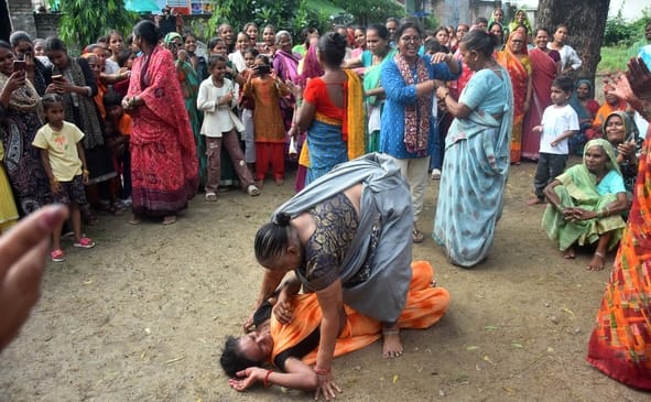 ऐतिहासिक महिला कुश्ती हापा में अनुभव और हौसले का दम देखने को मिला