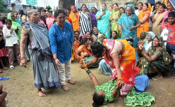 ऐतिहासिक महिला कुश्ती हापा में अनुभव और हौसले का दम देखने को मिला