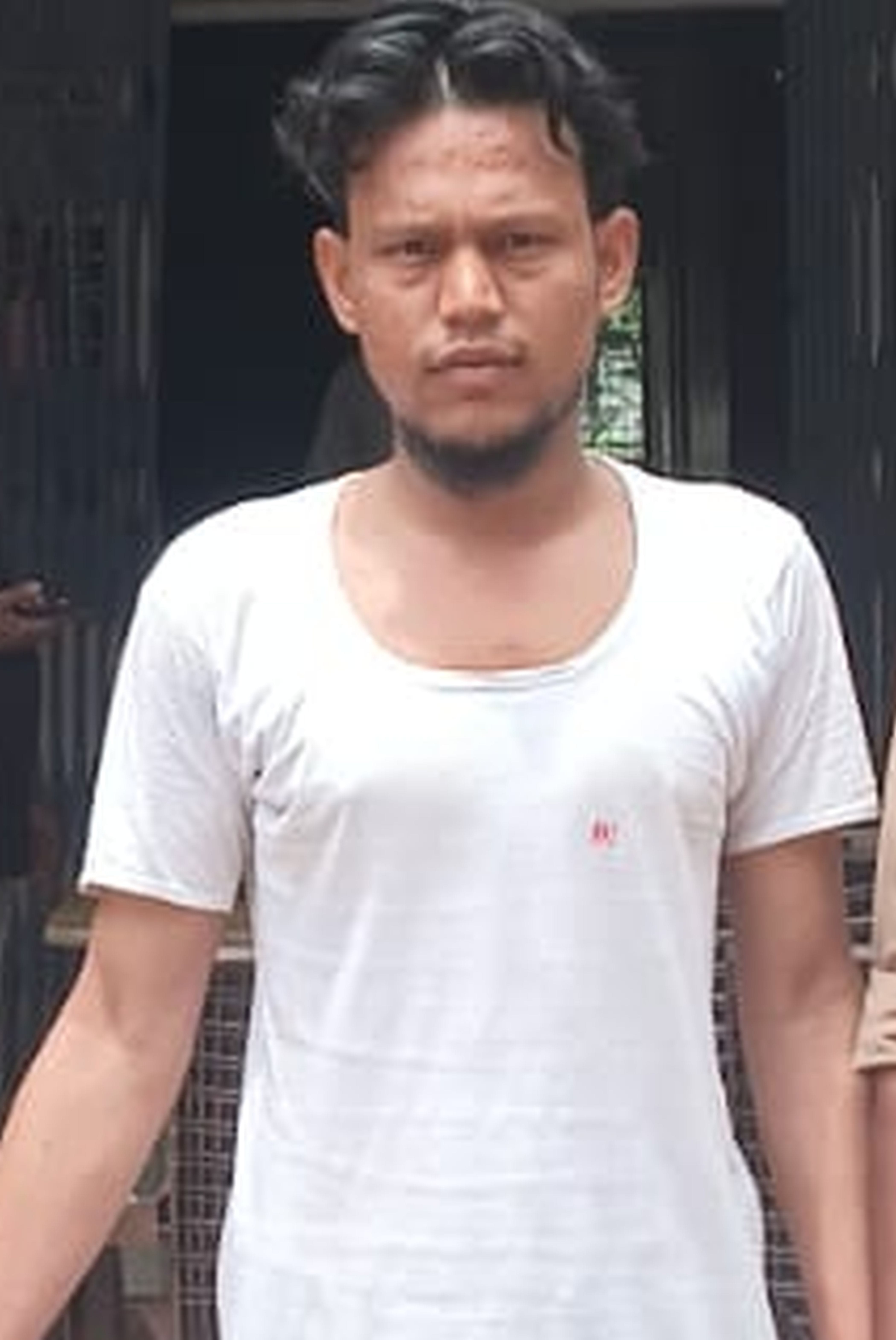 फोटो-24-ललौली थाने में पकड़ा गया मौलवी। स्रोत: पुलिस फोटो-24-ललौली थाने में पकड़ा गया मौलवी। स्रोत: पुलिस