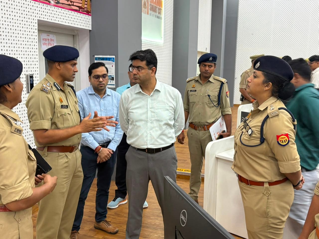 लालबाग स्थित इंटीग्रेटेड ट्रैफिक मैनेजमेंट सिस्टम (आईटीएमएस) और सेफ सिटी परियोजना का निरीक्षण क