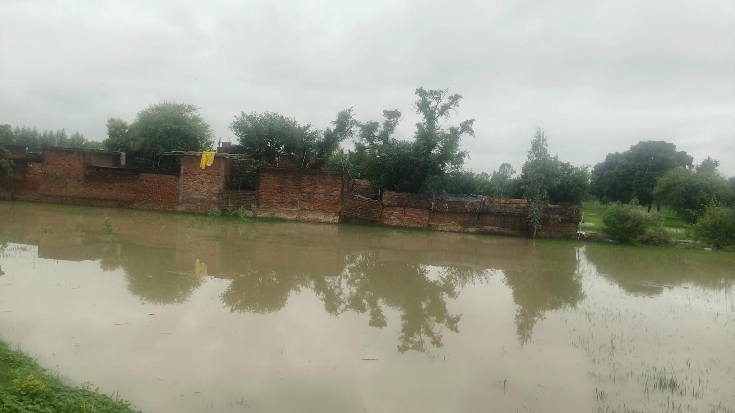 महसी इलाके में बाढ़ के हालात।