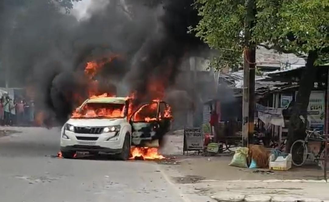 धू धू करके जली XUV कार