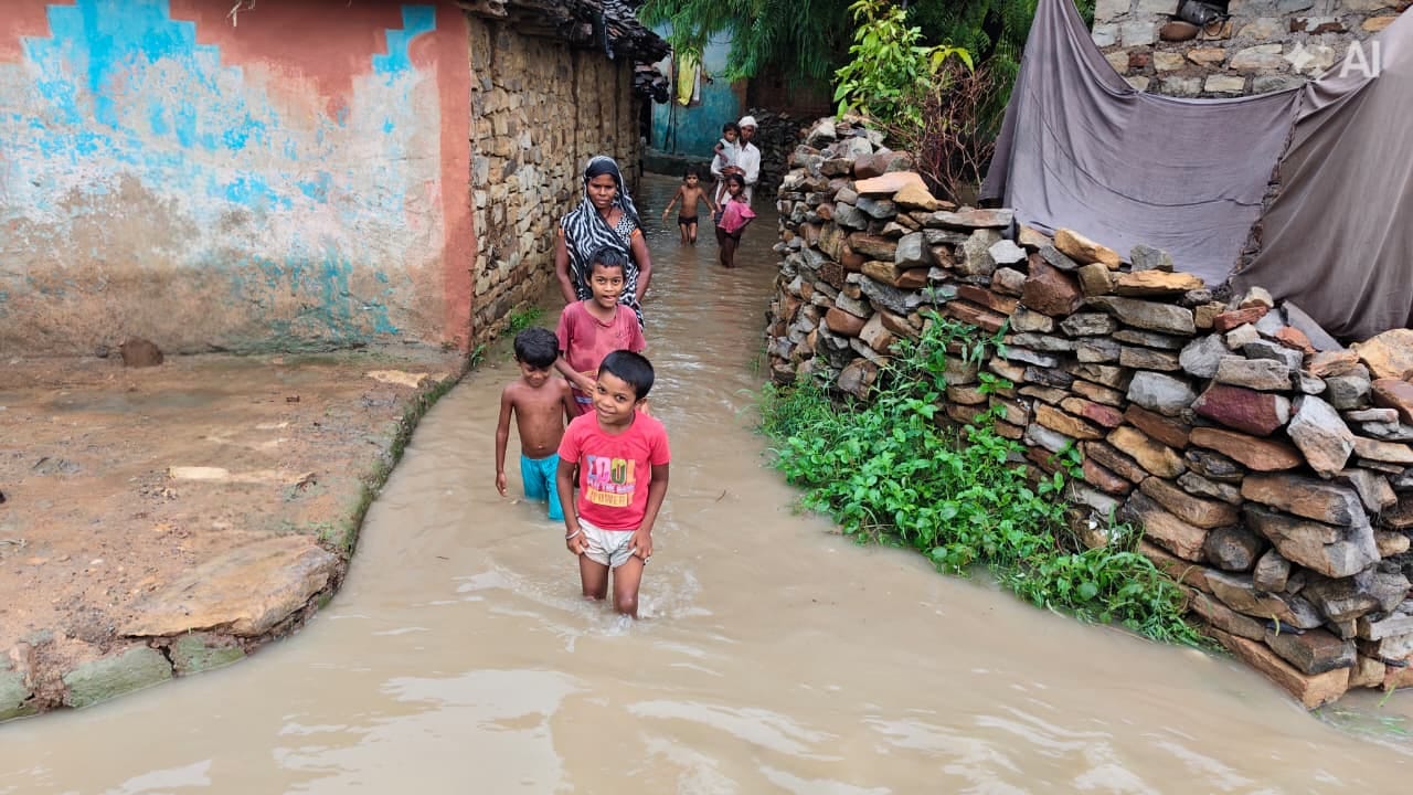 फोटो 19 सीकेटीपी 13 झांसी-मिर्जापुर हाईवे पर कतारों में खड़े वाहन। संवाद फोटो 19 सीकेटीपी 13 झांसी-मिर्जापुर हाईवे पर कतारों में खड़े वाहन। संवाद