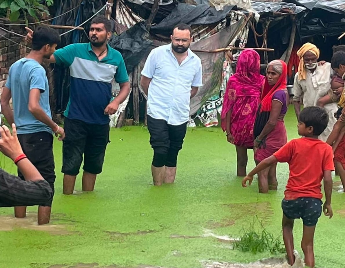 फोटो 19 सीकेटीपी 13 झांसी-मिर्जापुर हाईवे पर कतारों में खड़े वाहन। संवाद फोटो 19 सीकेटीपी 13 झांसी-मिर्जापुर हाईवे पर कतारों में खड़े वाहन। संवाद