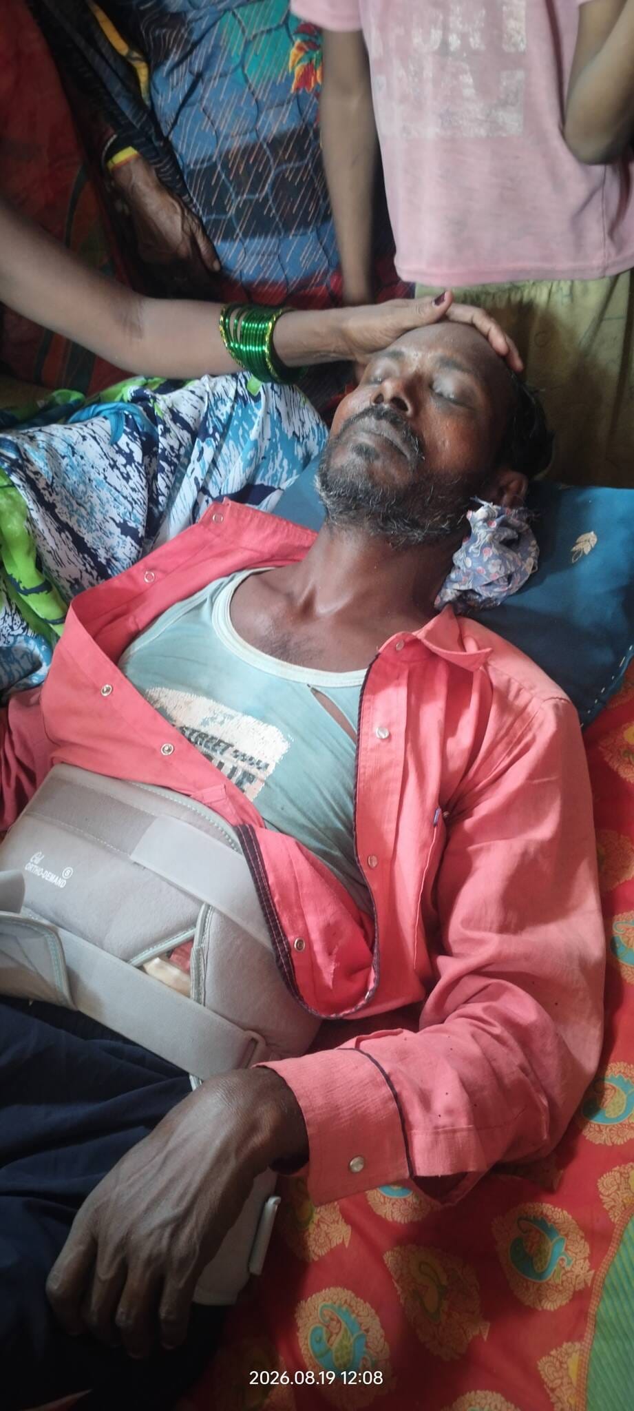 हादसे में घायल अरविंद । संवाद