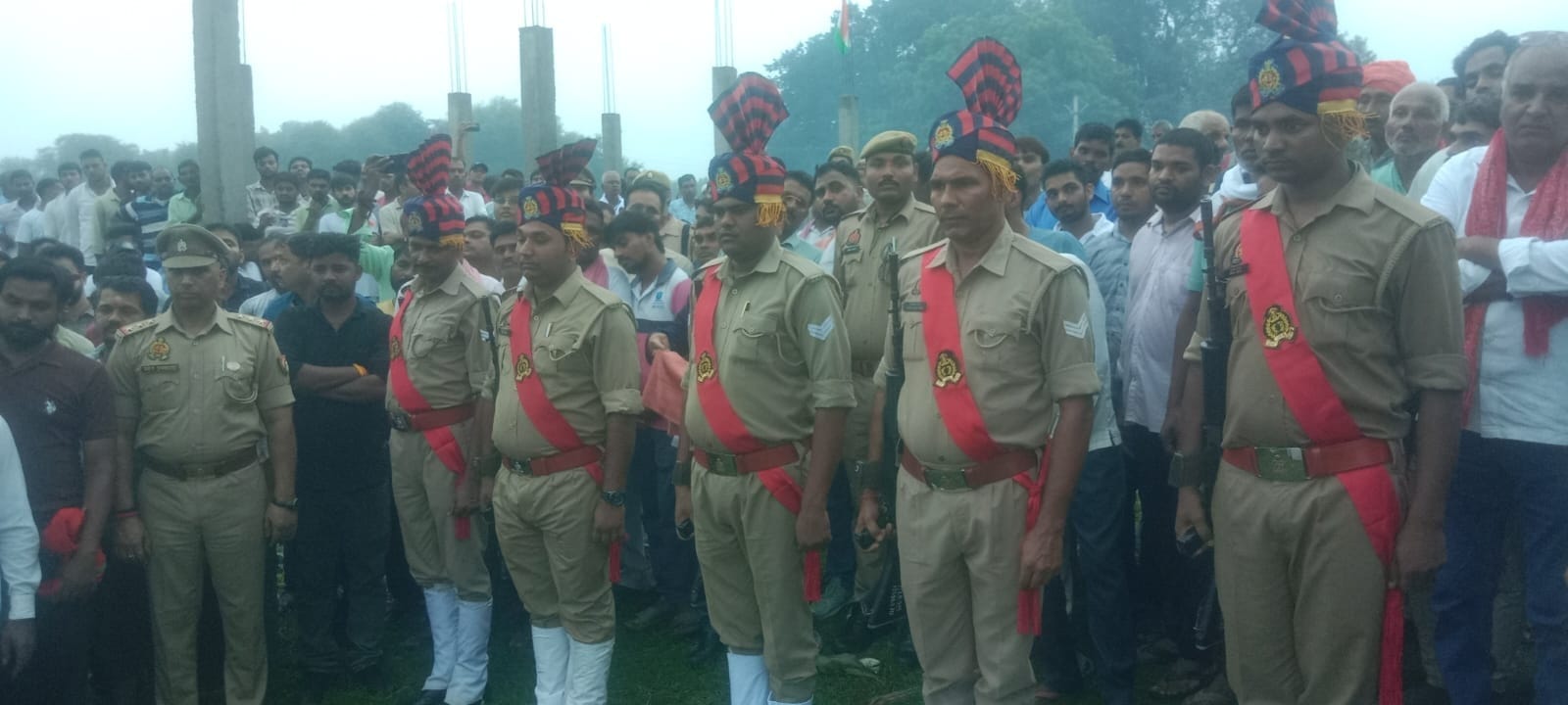 हादसे में मृत दरोगा आकाश यादव। स्रोत- परिवार हादसे में मृत दरोगा आकाश यादव। स्रोत- परिवार