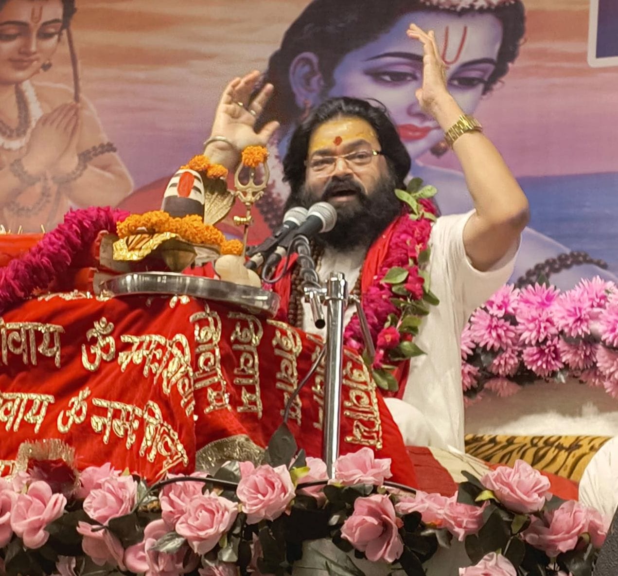 जीआईसी मैदान पर शिवमहापुराण कथा सुनतीं महिला श्रद्धालु। संवाद जीआईसी मैदान पर शिवमहापुराण कथा सुनतीं महिला श्रद्धालु। संवाद