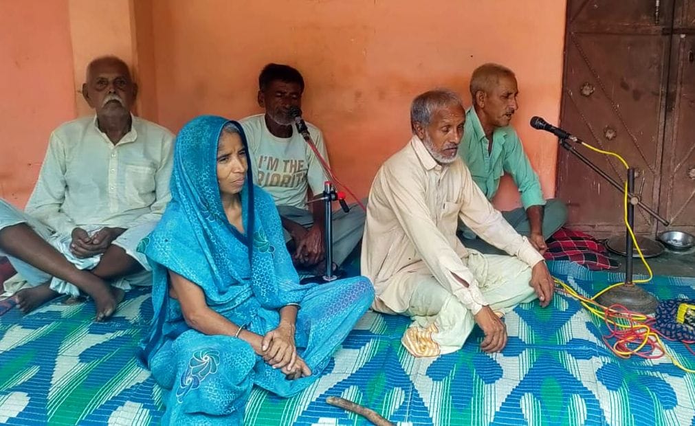 जीआईसी मैदान पर शिवमहापुराण कथा सुनतीं महिला श्रद्धालु। संवाद जीआईसी मैदान पर शिवमहापुराण कथा सुनतीं महिला श्रद्धालु। संवाद