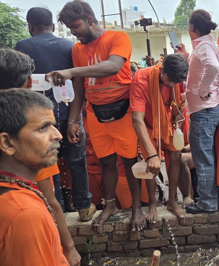 कांवड़ियों के प्रदर्शन से मोहान रोड और आगरा-लखनऊ एक्सप्रेसवे पर करीब सात घंटे यातायात प्रभावित कांवड़ियों के प्रदर्शन से मोहान रोड और आगरा-लखनऊ एक्सप्रेसवे पर करीब सात घंटे यातायात प्रभावित