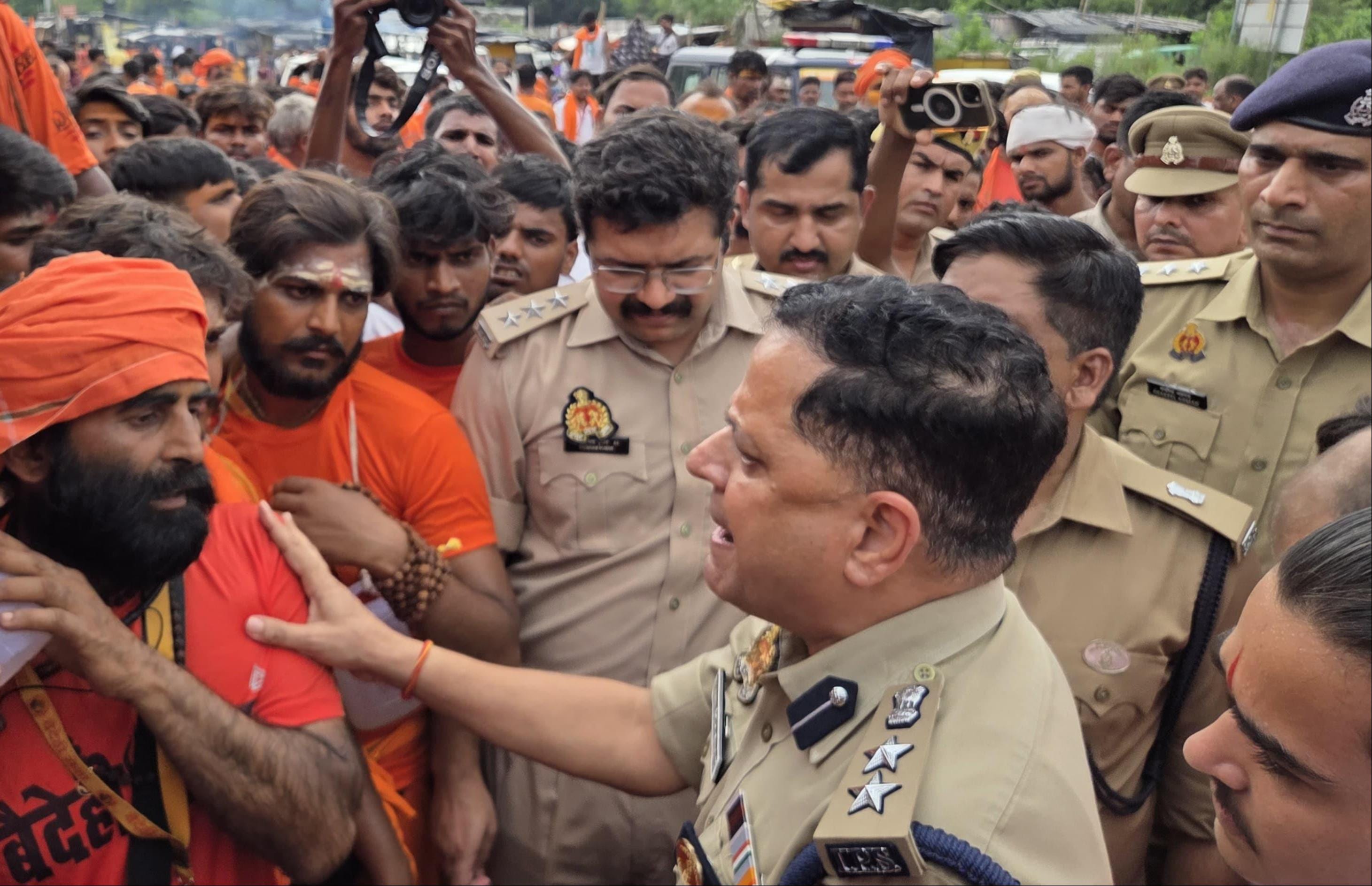 कांवड़ियों के प्रदर्शन से मोहान रोड और आगरा-लखनऊ एक्सप्रेसवे पर करीब सात घंटे यातायात प्रभावित कांवड़ियों के प्रदर्शन से मोहान रोड और आगरा-लखनऊ एक्सप्रेसवे पर करीब सात घंटे यातायात प्रभावित
