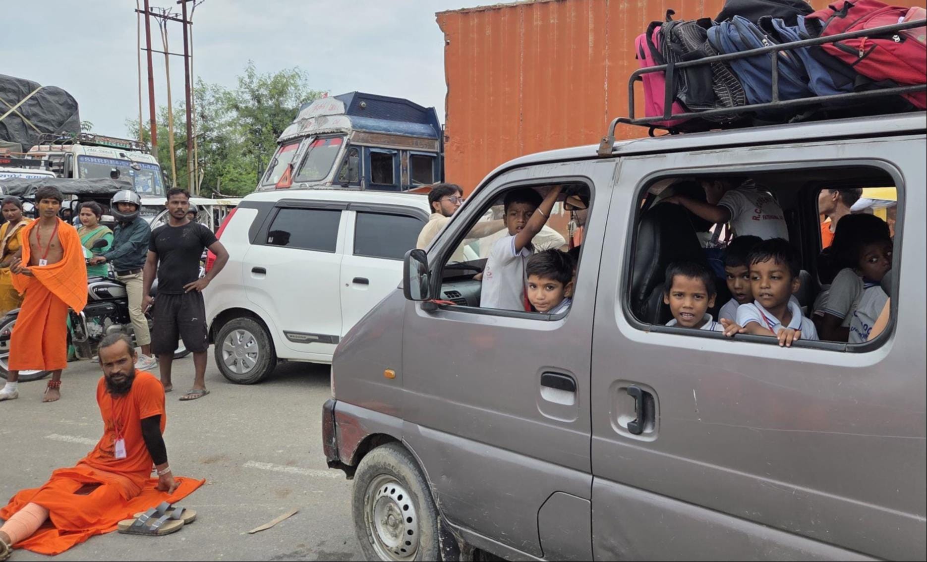 कांवड़ियों के प्रदर्शन से मोहान रोड और आगरा-लखनऊ एक्सप्रेसवे पर करीब सात घंटे यातायात प्रभावित कांवड़ियों के प्रदर्शन से मोहान रोड और आगरा-लखनऊ एक्सप्रेसवे पर करीब सात घंटे यातायात प्रभावित