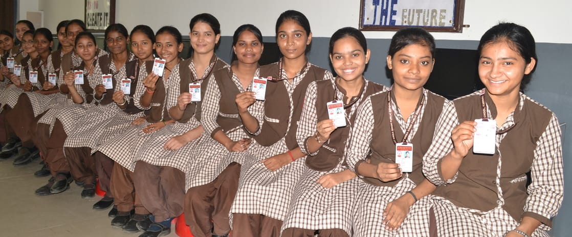  मूनक गांव स्टौडी के एमडी सीनियर सेकेंडरी विद्यालय में अमर उजाला शिक्षक सम्मान मतदान के दौरान म