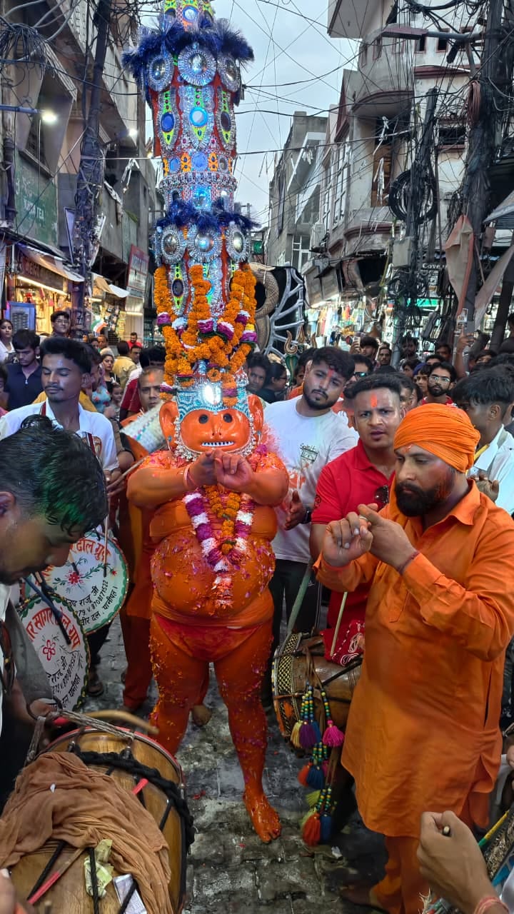 पानीपत सावन ज्योत सभा की शोभायात्रा में देशभक्ति की झांकी में प्रस्तुति देते। संवाद