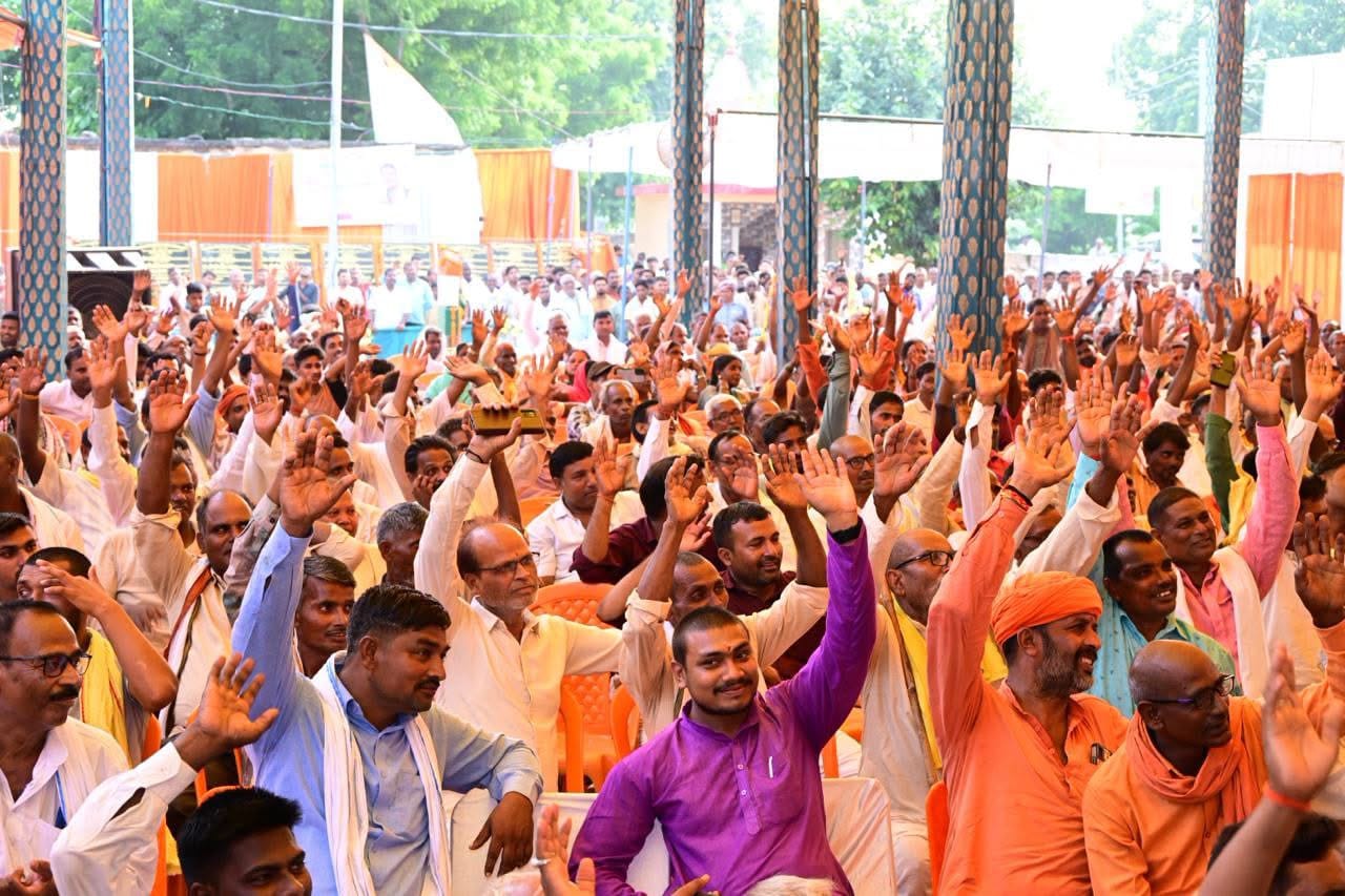 रतनपुरा ब्लाक स्थित शहीद स्मारक पर लगे 51 फीट ऊंचा राष्ट्रध्वज का लोर्कापण करते कैबिनेट मंत्री रतनपुरा ब्लाक स्थित शहीद स्मारक पर लगे 51 फीट ऊंचा राष्ट्रध्वज का लोर्कापण करते कैबिनेट मंत्री