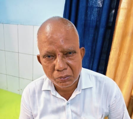 सरधना। रजिस्ट्री कार्यालय में मारपीट मे घायल विनोद। संवाद सरधना। रजिस्ट्री कार्यालय में मारपीट मे घायल विनोद। संवाद