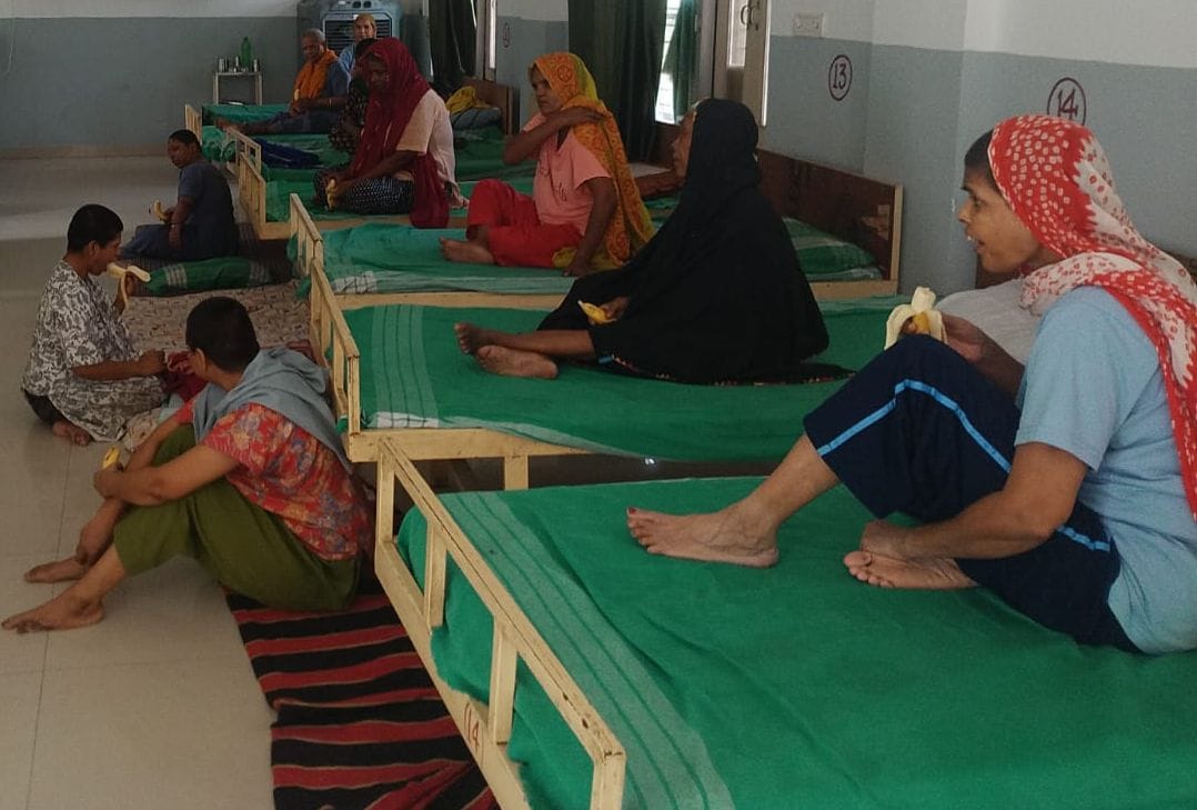 34-सेक्टर-4 स्थित सहारा आश्रम में उपस्थित वरिष्ठ नागरिक। 34-सेक्टर-4 स्थित सहारा आश्रम में उपस्थित वरिष्ठ नागरिक।