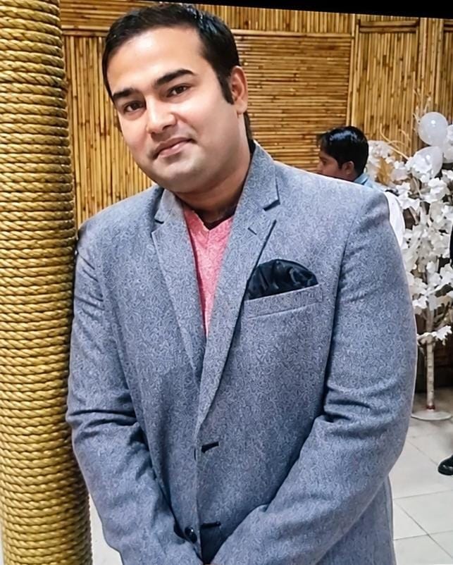 आईसीआईसीआई बैंक के बाहर दिव्या मिश्रा को गोली मारने का वीडियो फुटेज आया सामने आईसीआईसीआई बैंक के बाहर दिव्या मिश्रा को गोली मारने का वीडियो फुटेज आया सामने