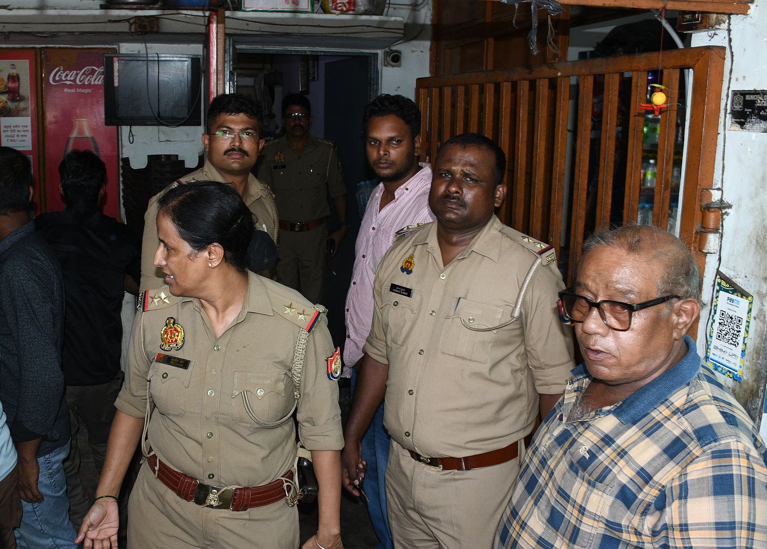 आईसीआईसीआई बैंक के बाहर दिव्या मिश्रा को गोली मारने का वीडियो फुटेज आया सामने आईसीआईसीआई बैंक के बाहर दिव्या मिश्रा को गोली मारने का वीडियो फुटेज आया सामने