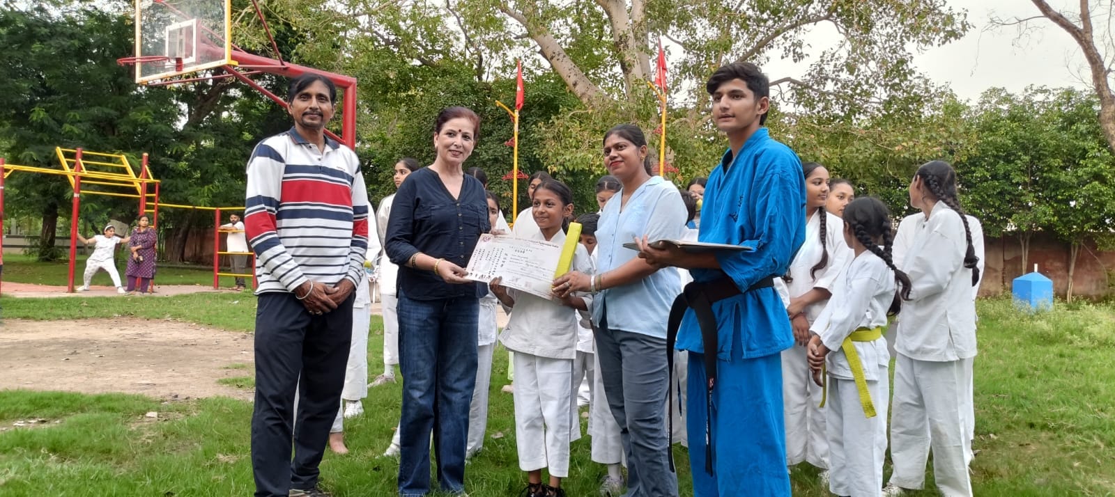 अंबाला कैंट के इंदिरा पार्क मैदान में कूडो के खिलाड़ी अपनी प्रतिभा का प्रदर्शन करते हुए: स्वयं